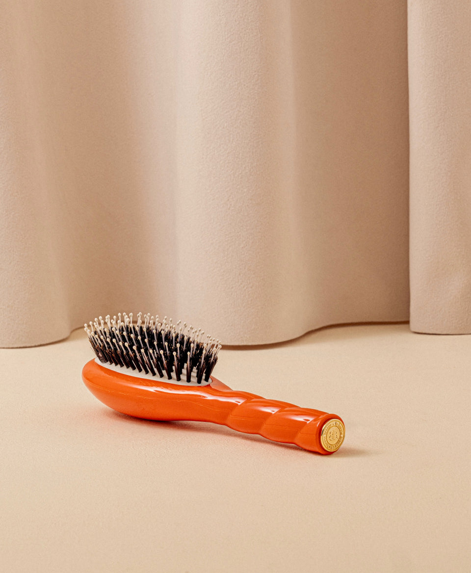 Édition Limitée N.03 La Petite Brosse Cuir Chevelu Sensible l'Indispensable Douceur Orange Seventies