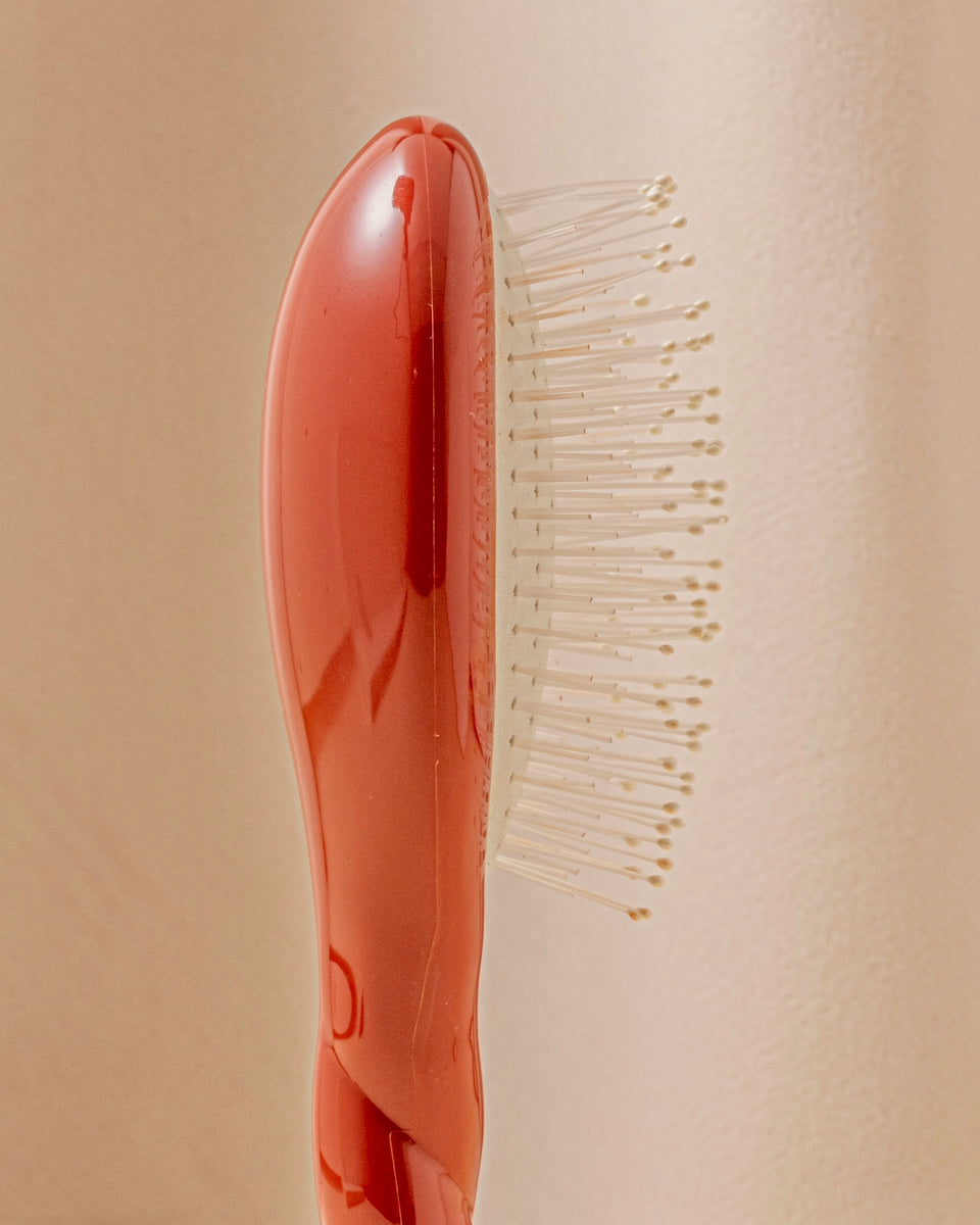 N.04 The Small Massaging Detangling Hair Brush The Miracle Clay Court