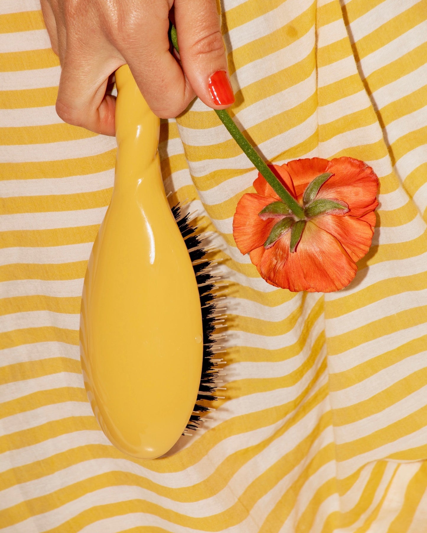 N.02 The Care & Detangling Hair Brush THE ESSENTIAL Saffron Yellow