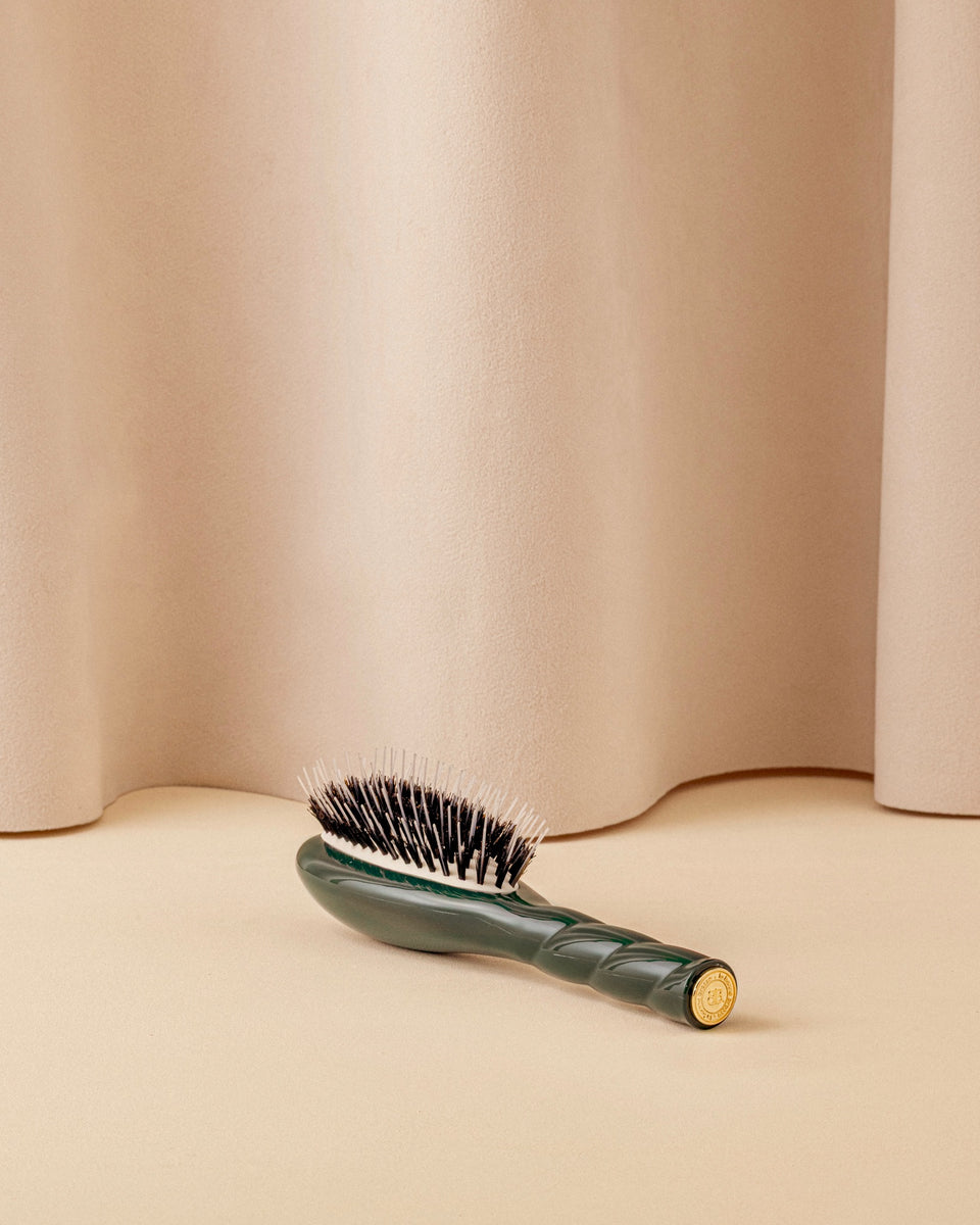 N.02 The Small Care & Detangling The Essential Brush Emerald Green