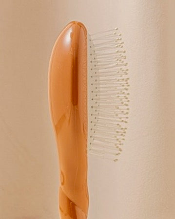 N.04 The Small Massaging Detangling Hair Brush THE MIRACLE Terracotta  - Image 3