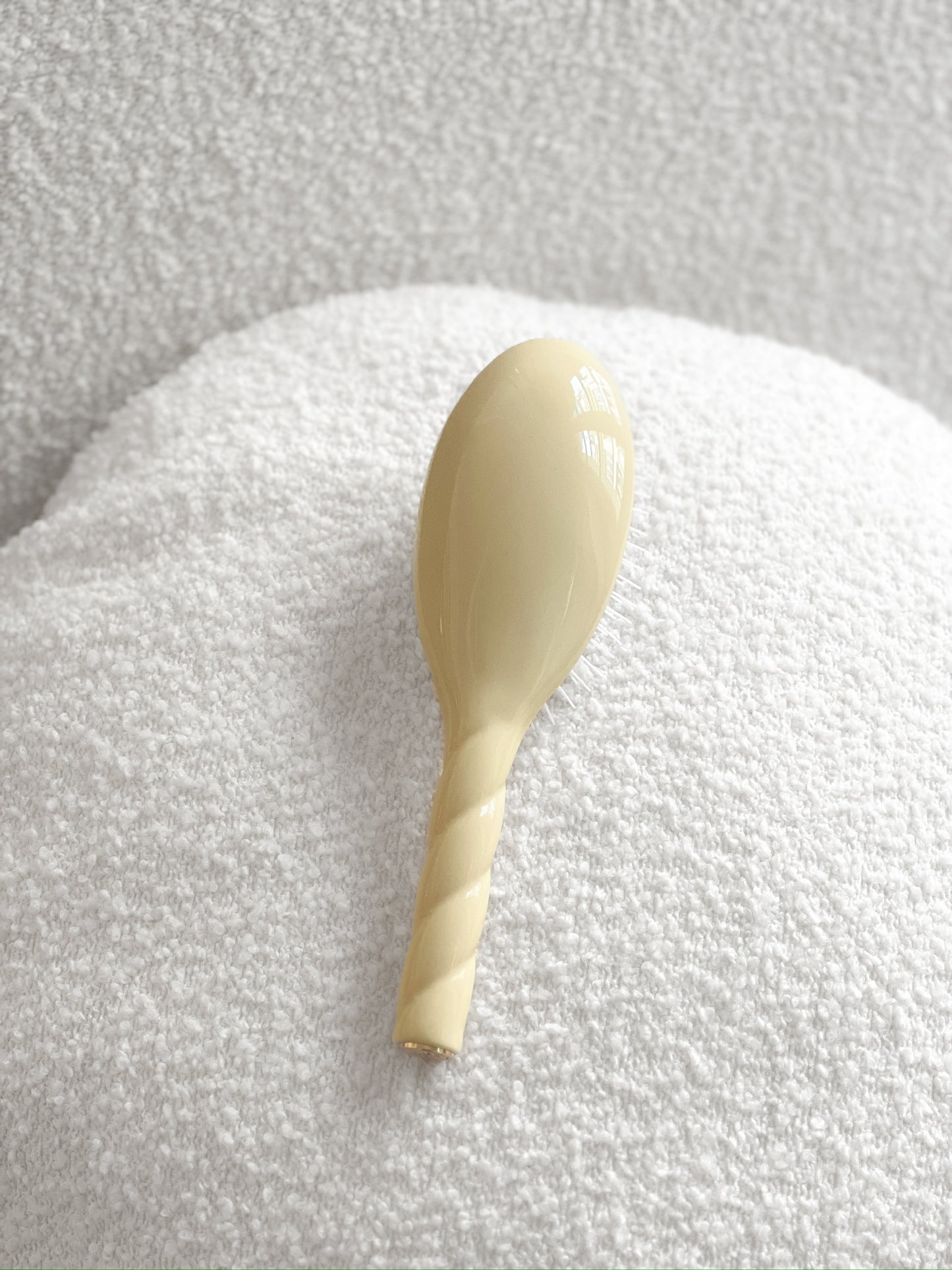 N.07 The Stimulating & Detangling Hair Brush THE INTENSE Light Ivory