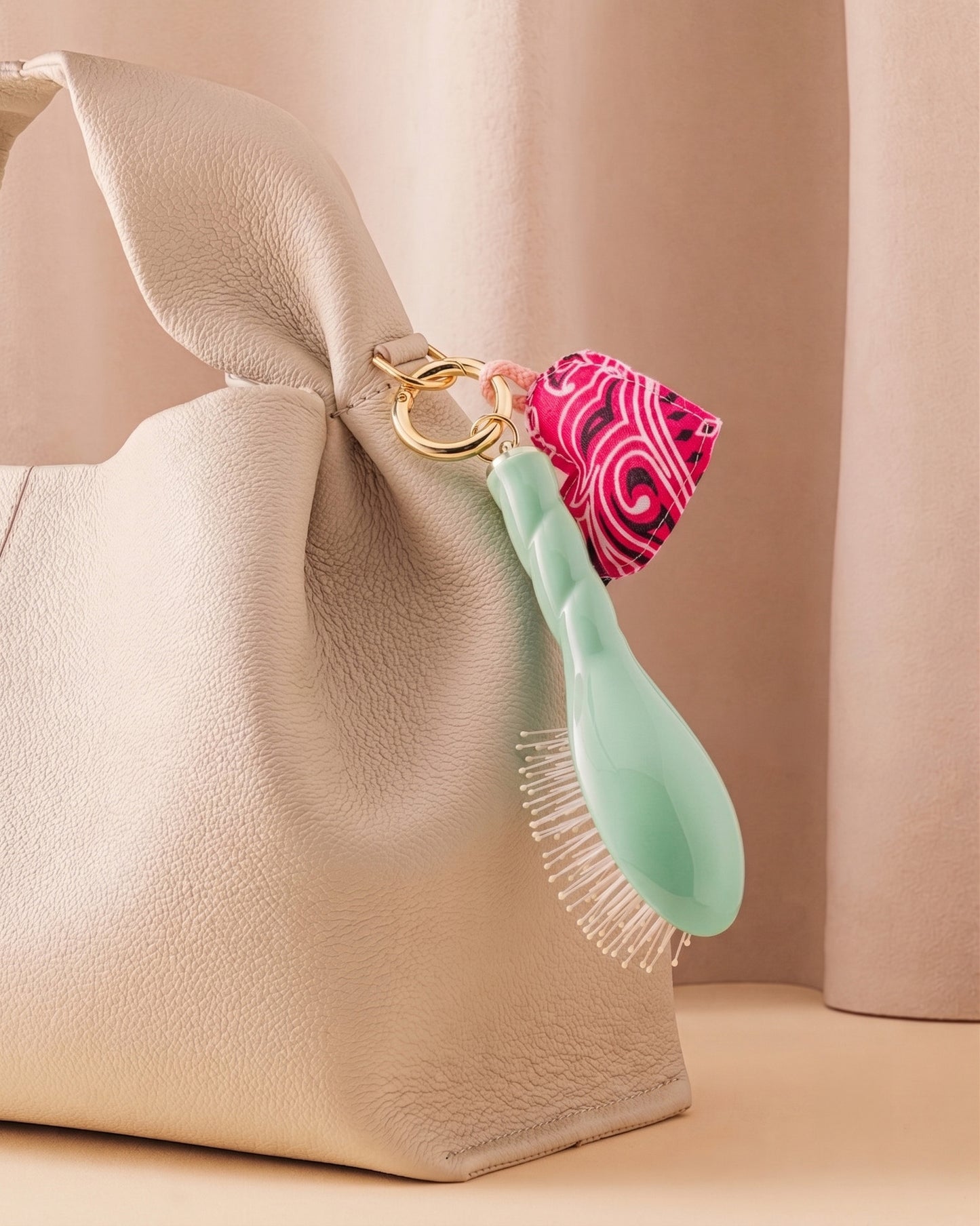 Call It By Your Name x La Bonne Brosse Duo : Micro Brush N.04 Lagoon Blue and its Charm