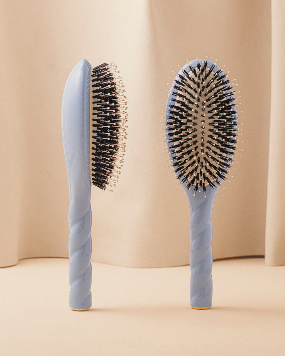 N.03 La Brosse Cuir Chevelu Sensible l'Indispensable Douceur Bleu Ciel