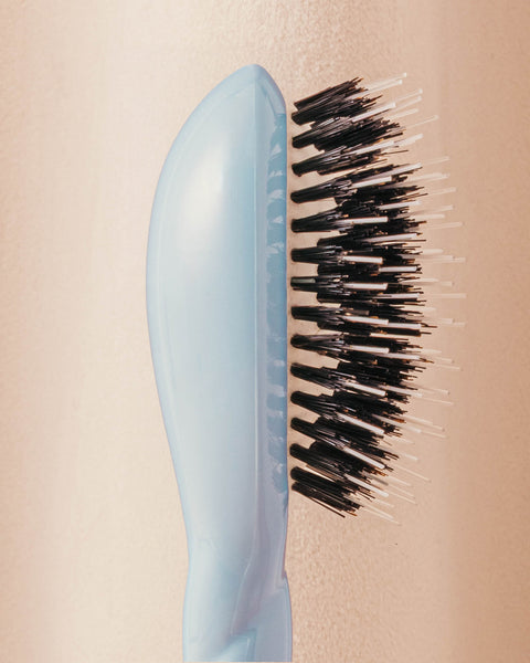 N.02 La Micro Brosse Démêlante & Soin l'Indispensable Bleu Ciel - Image 3