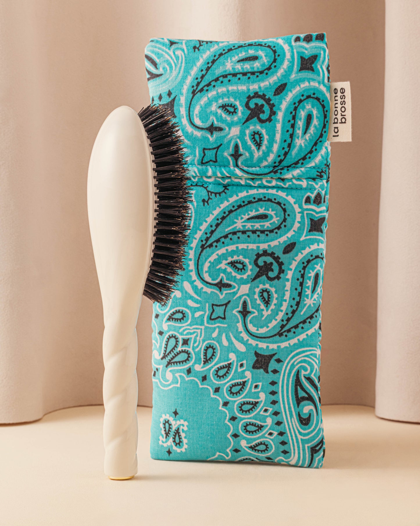 Call It By YourName x La Bonne Brosse Pochette Grande Brosse Bleu Turquoise