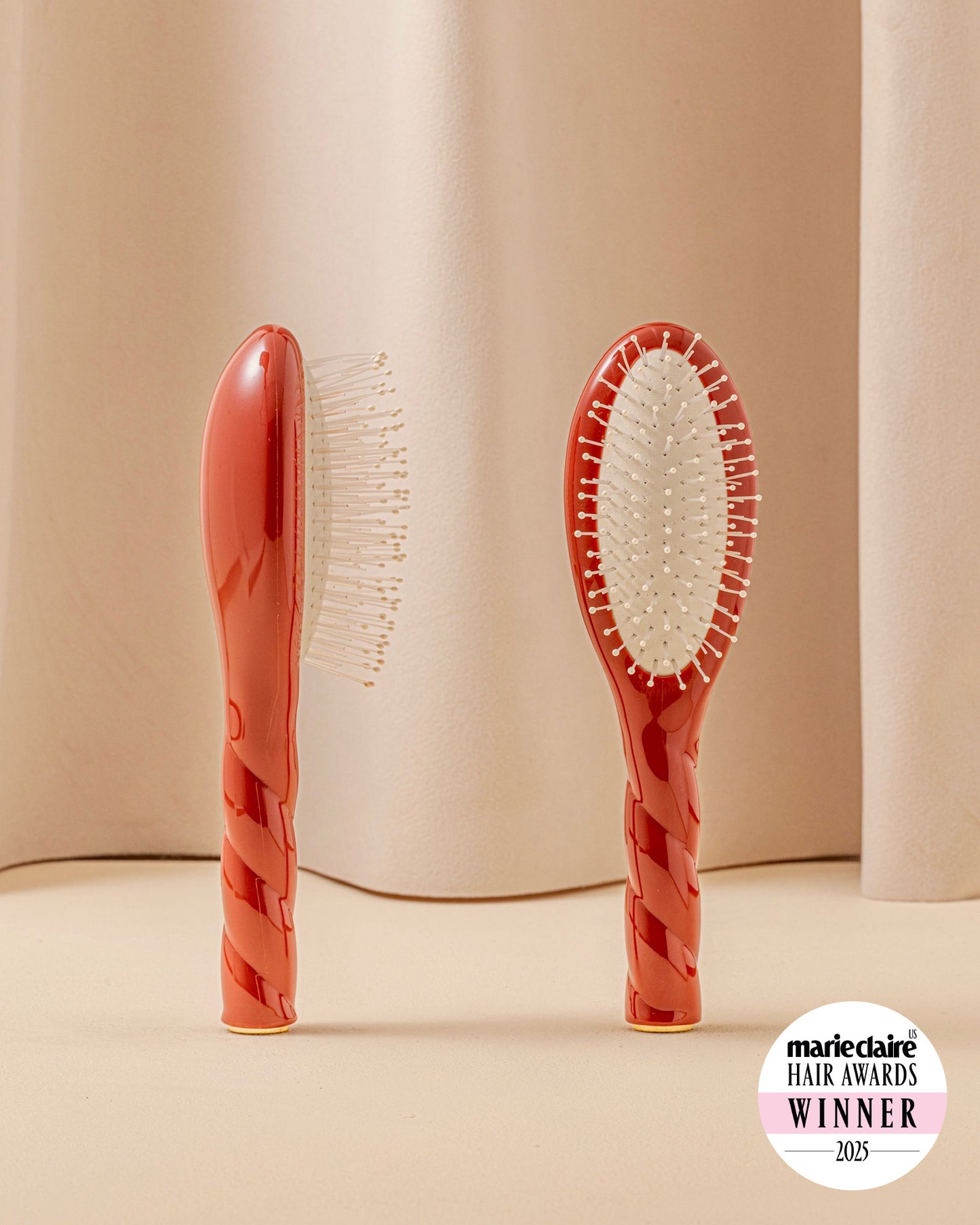 N.04 The Small Massaging Detangling Hair Brush The Miracle Clay Court