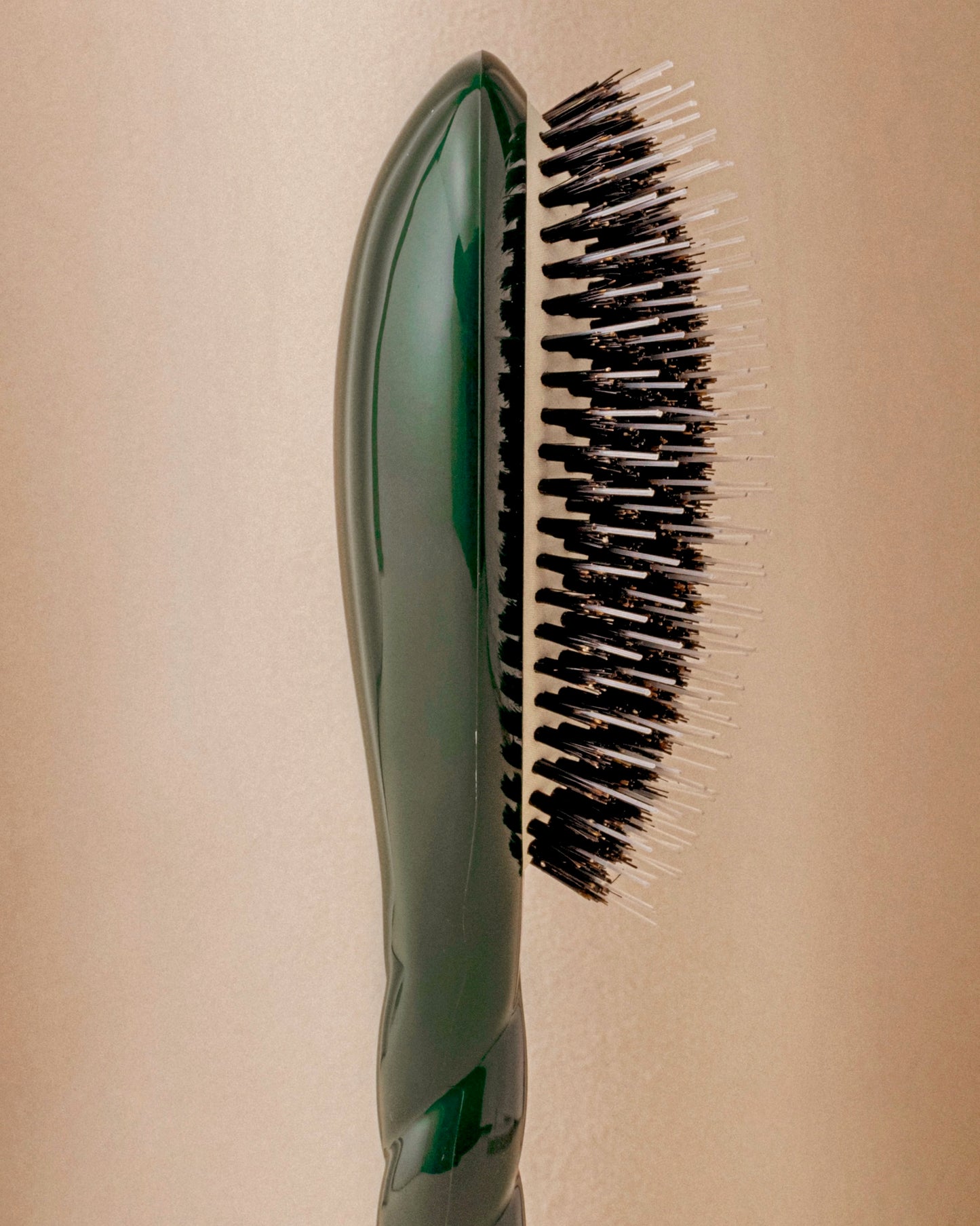 N.02 Care & Detangling The Essential Brush Emerald Green