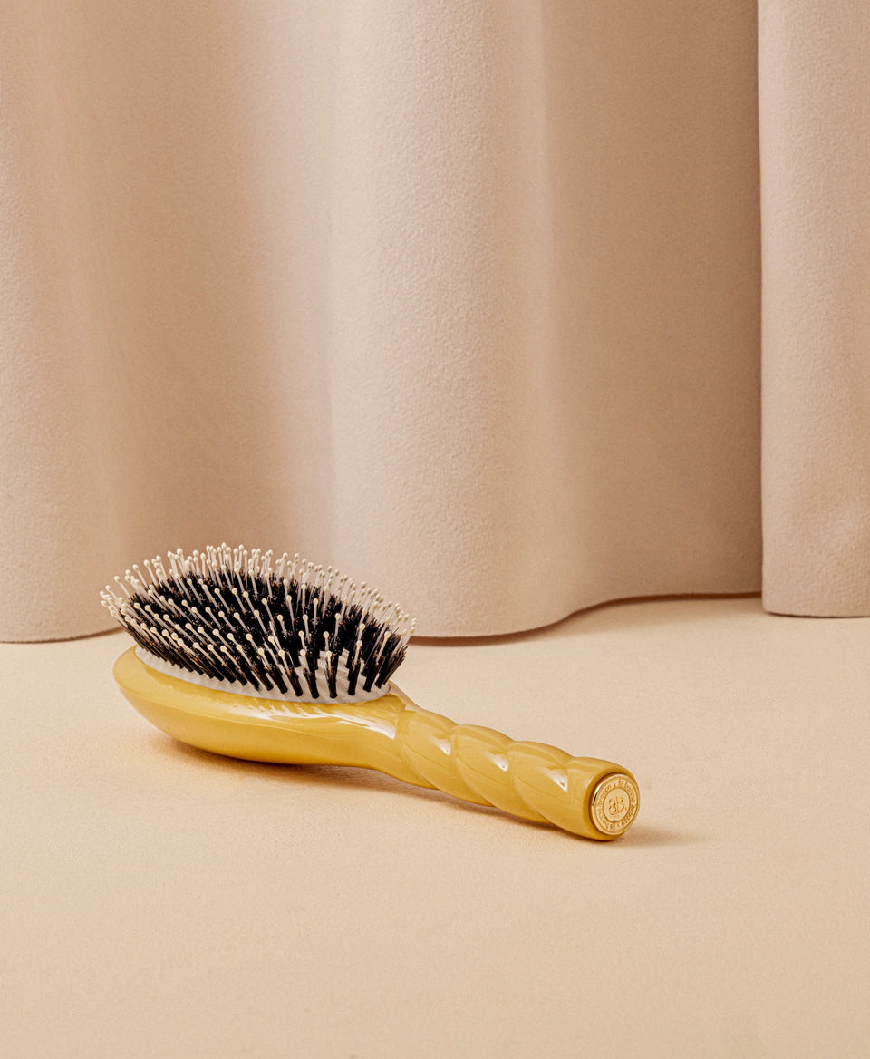 N.03 The Gentle Scalp Care Hair Brush The Essential Softness Saffron Yellow
