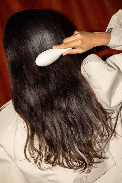 N.07 The Small Stimulating & Detangling Hair Brush THE INTENSE Creamy White - Image 2