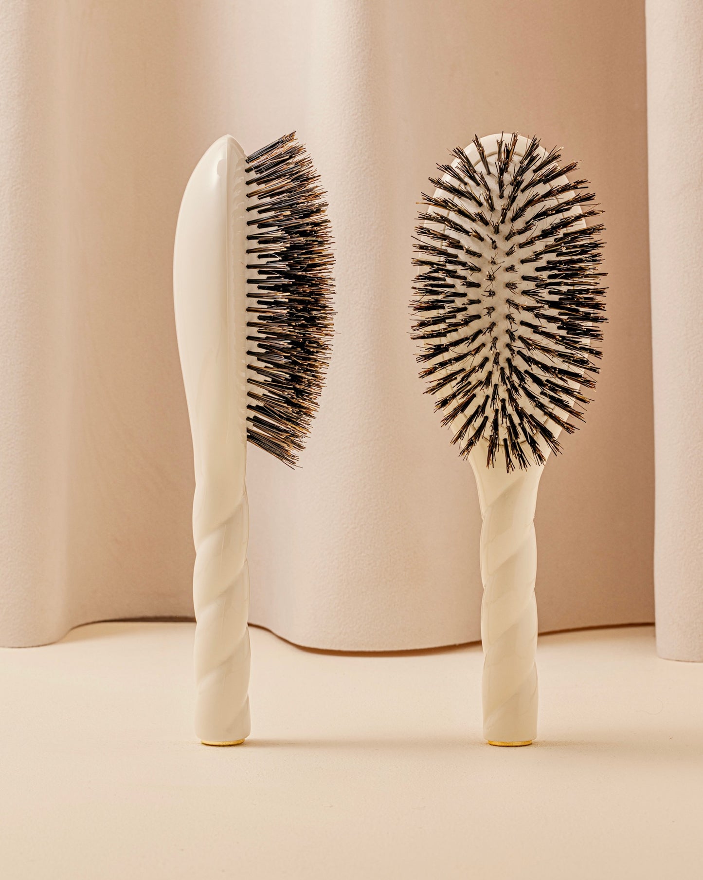 N.01 The Shine & Care Hair Brush THE UNIVERSAL Creamy White