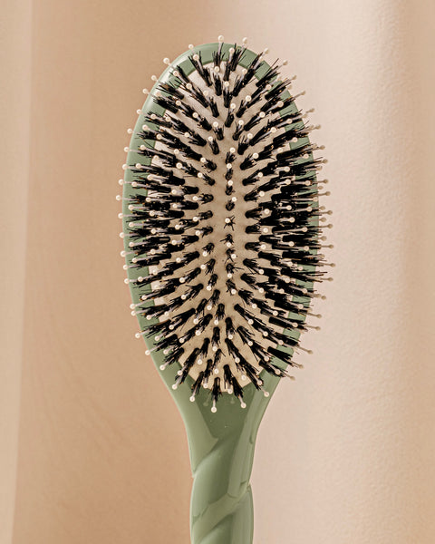 N.03 The Gentle Scalp Care Hair Brush THE ESSENTIAL Almond Green - Image 3