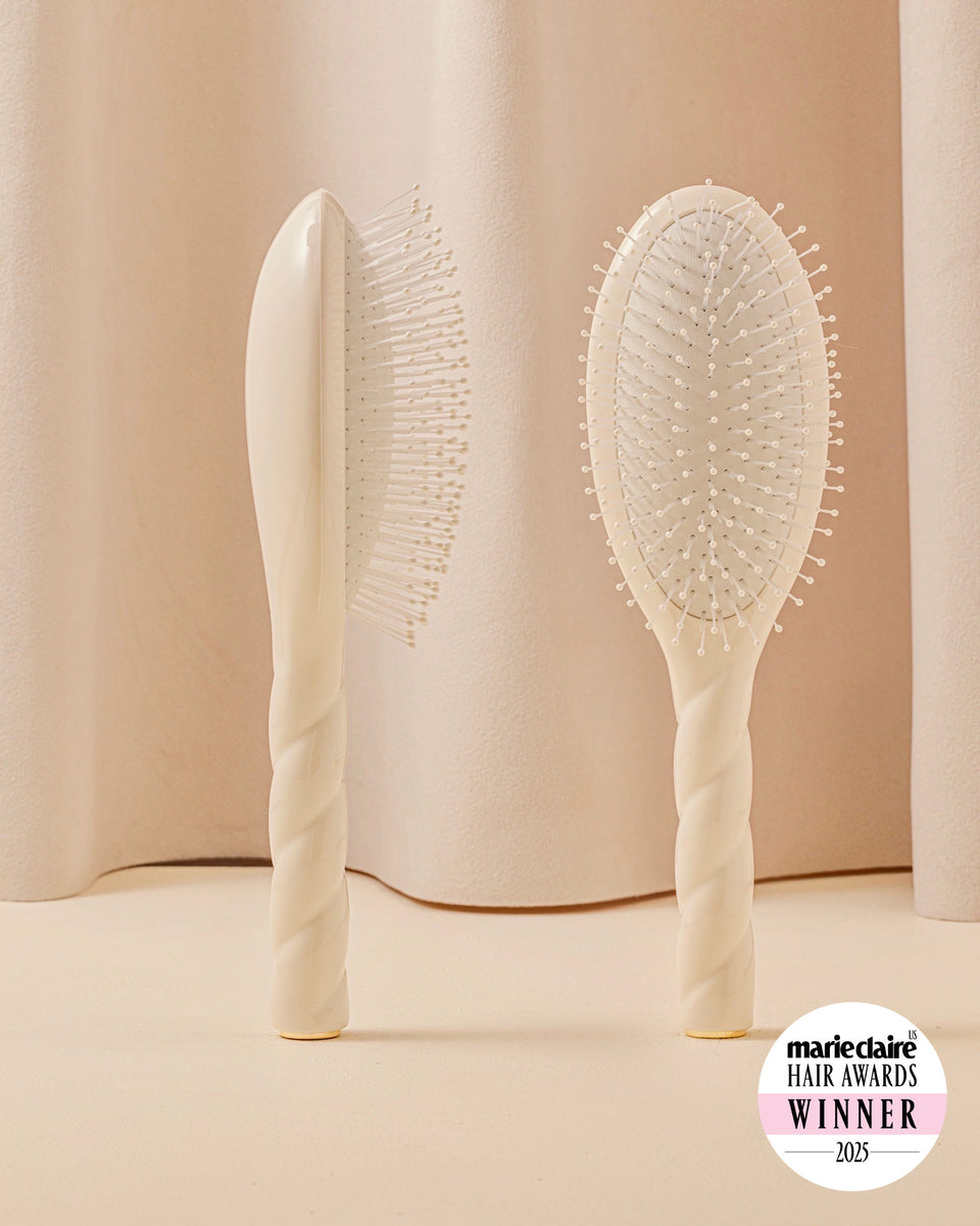 N.04 The Massaging Detangling Hair Brush The Miracle Creamy White