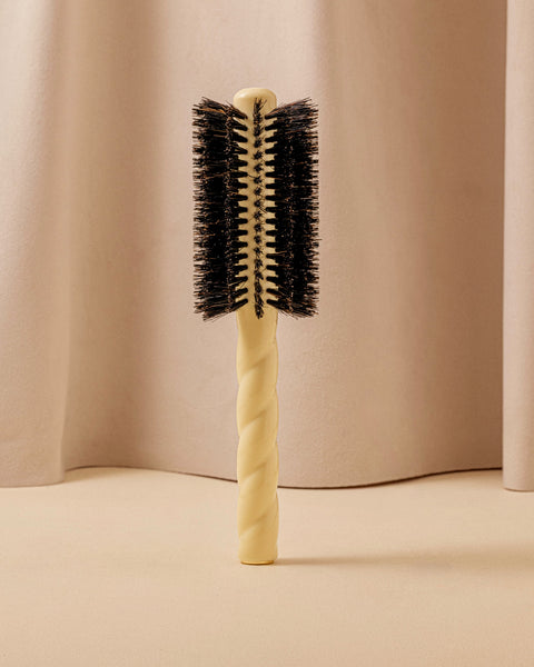 N.08 The Round Blowout Brush Length & Movement Ivory Cair - Image 2