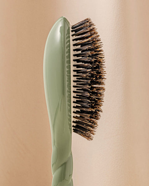 N.01 The Shine & Care Hair Brush THE UNIVERSAL Almond Green - Image 3