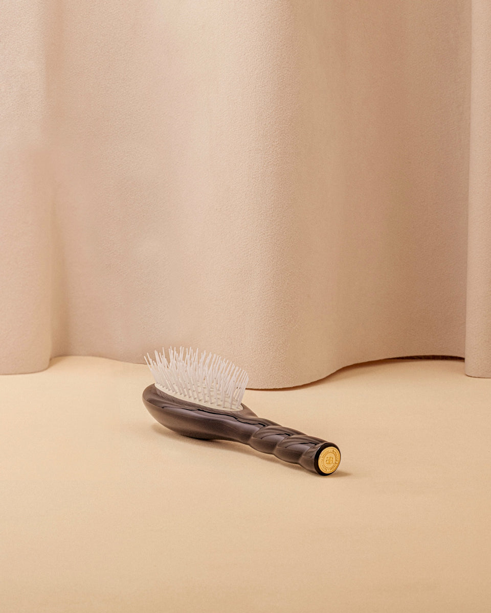 Black Édition N.07 El Pequeño Cepillo Desenredante y Estimulante El Intenso