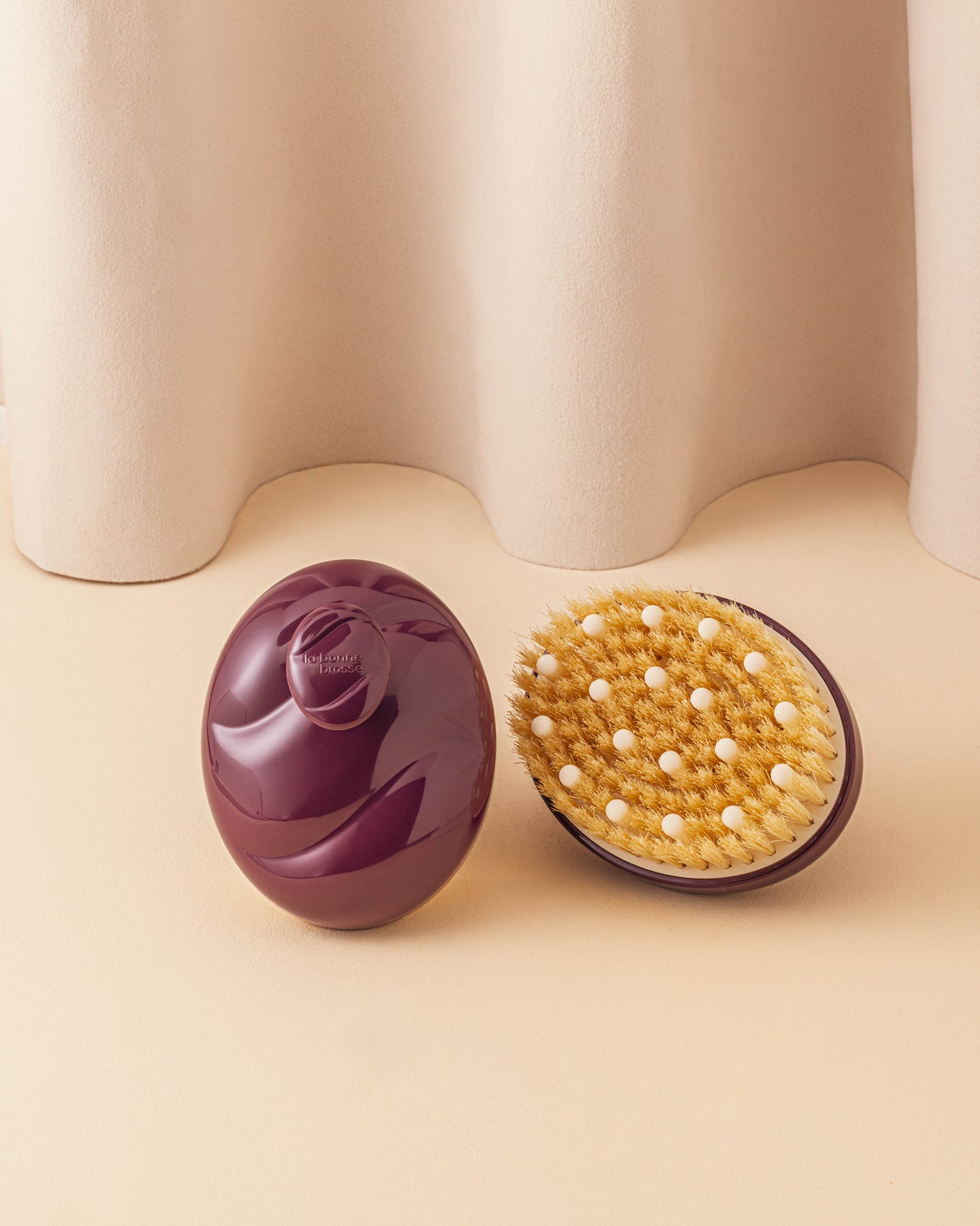 N.02 The Body Brush Normal Skin Aubergine