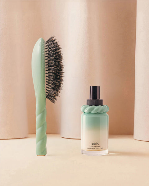 Refreshing Duo: La Bonne Brosse in Lagoon Blue and Cair Care Water - Image 1