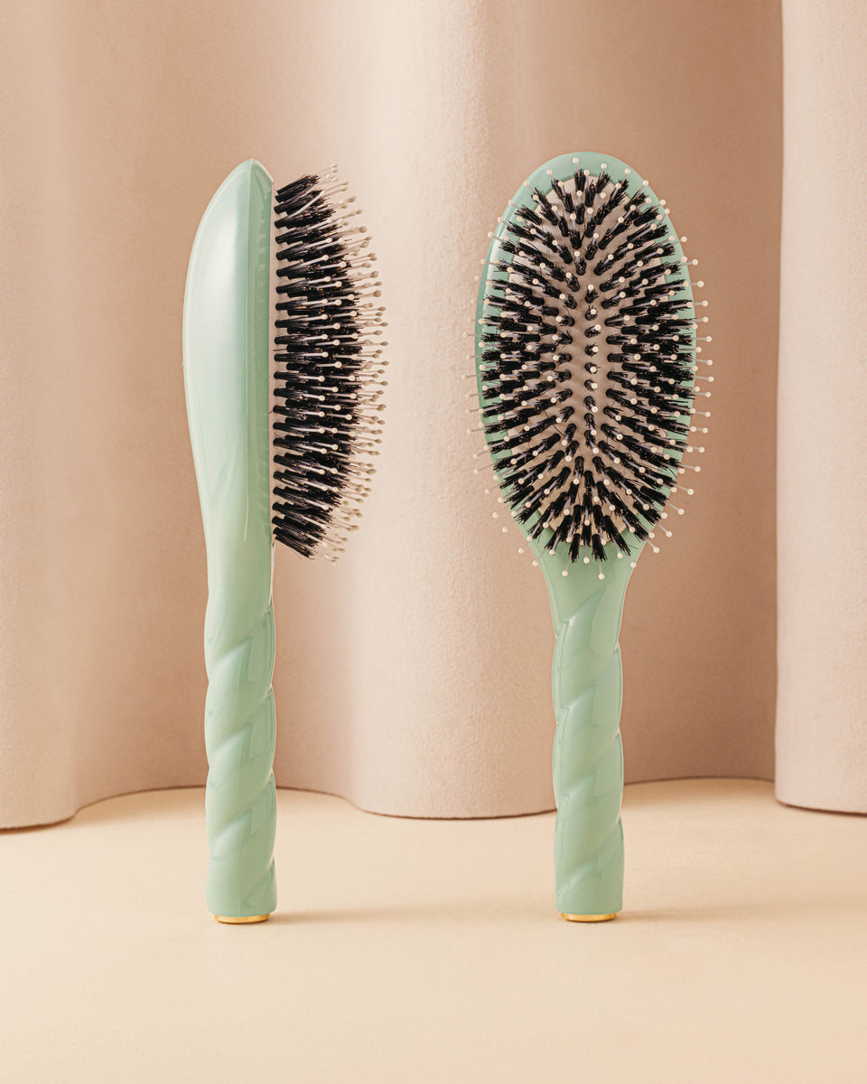 Limited Edition Lagoon Blue N.03 The Sensitive Scalp Hairbrush The Gentle Essential 