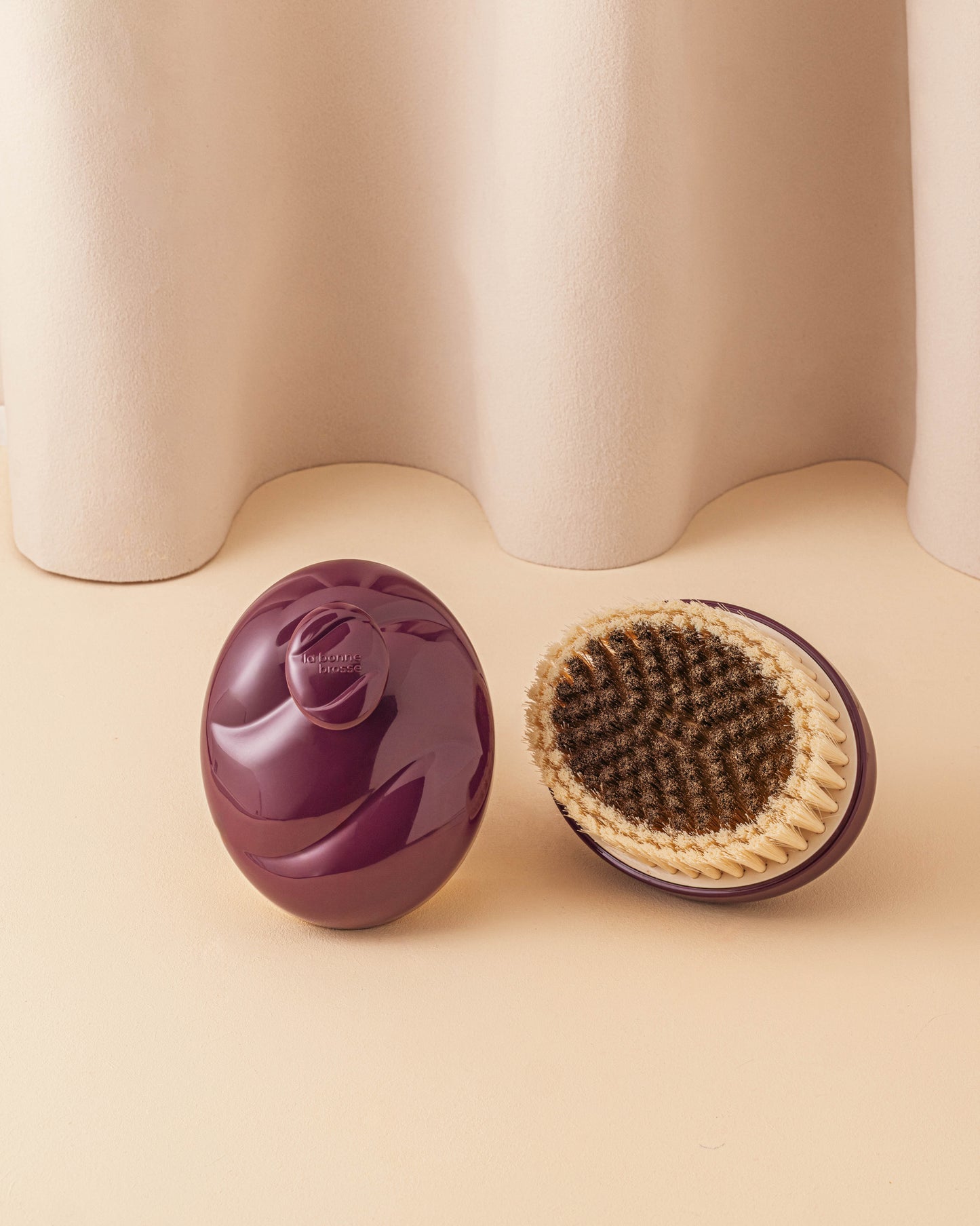 N.01 La Brosse Corps Peaux Sensibles Aubergine