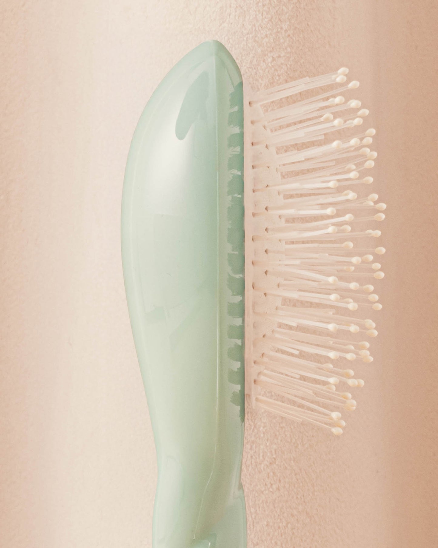 Limited Edition Lagoon Blue N.04 The Detangling & Massaging Micro Brush The Miracle