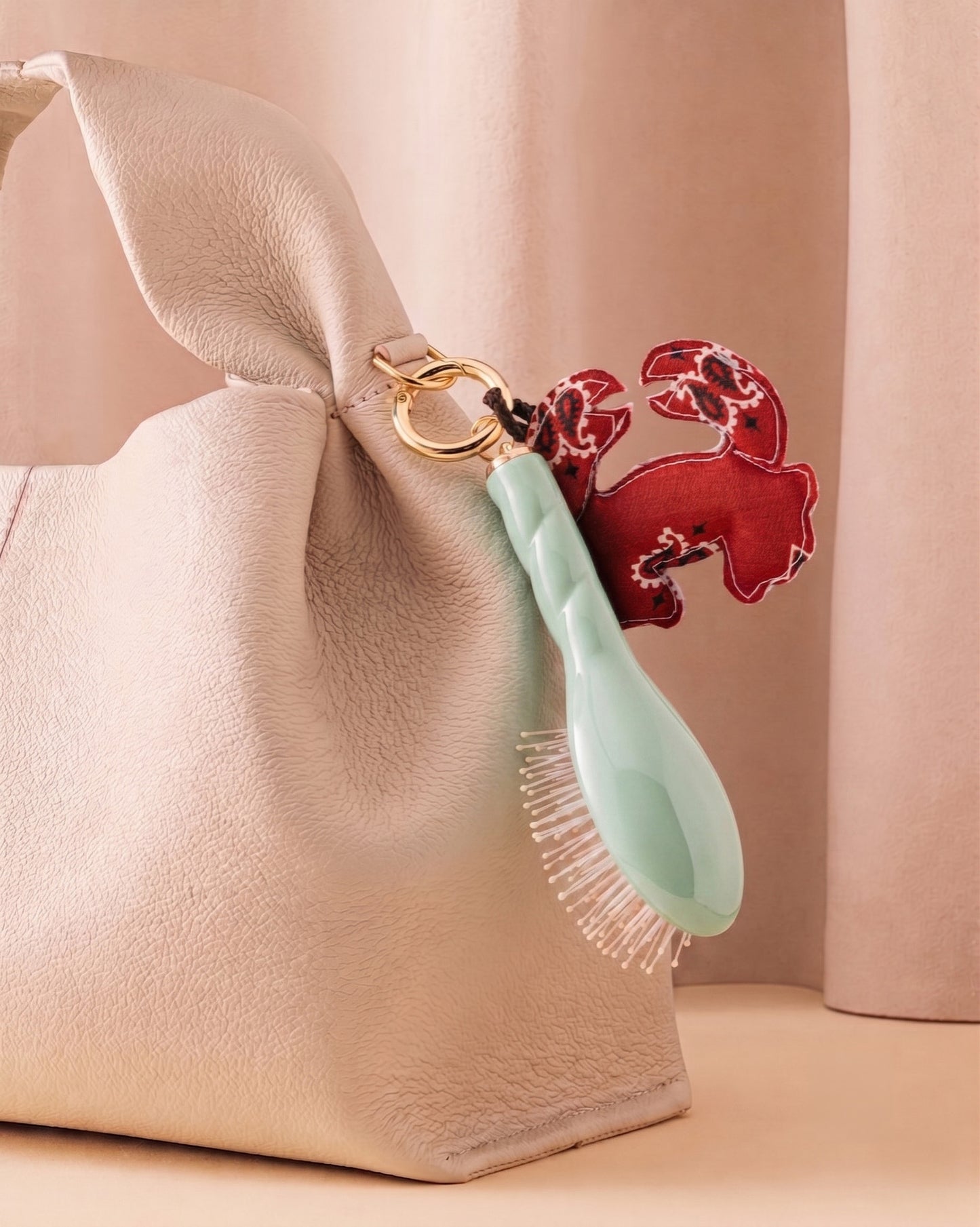 Call It By Your Name x La Bonne Brosse Duo : Micro Brush N.04 Lagoon Blue and its Charm