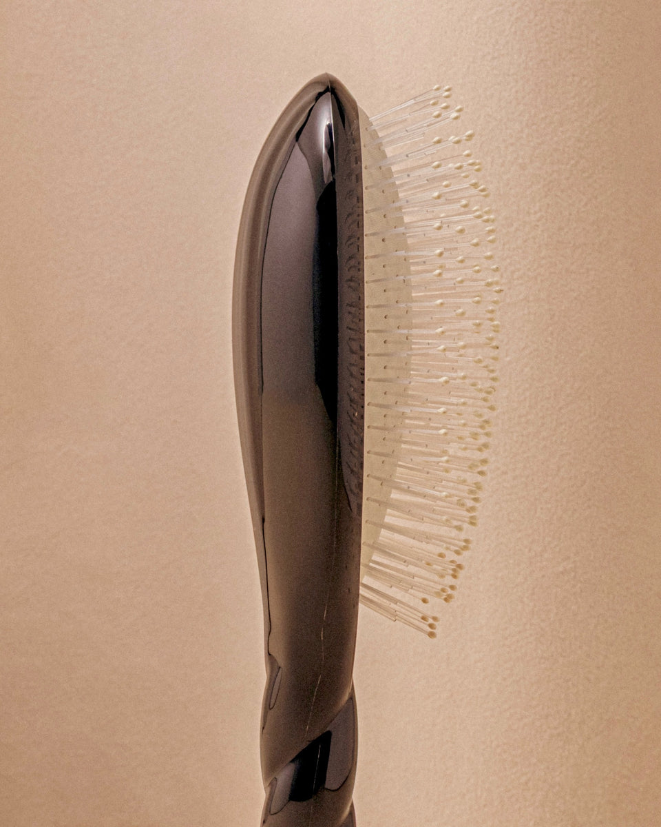 Black Edition N.04 El Cepillo Desenredante y Masajeador La Miracle