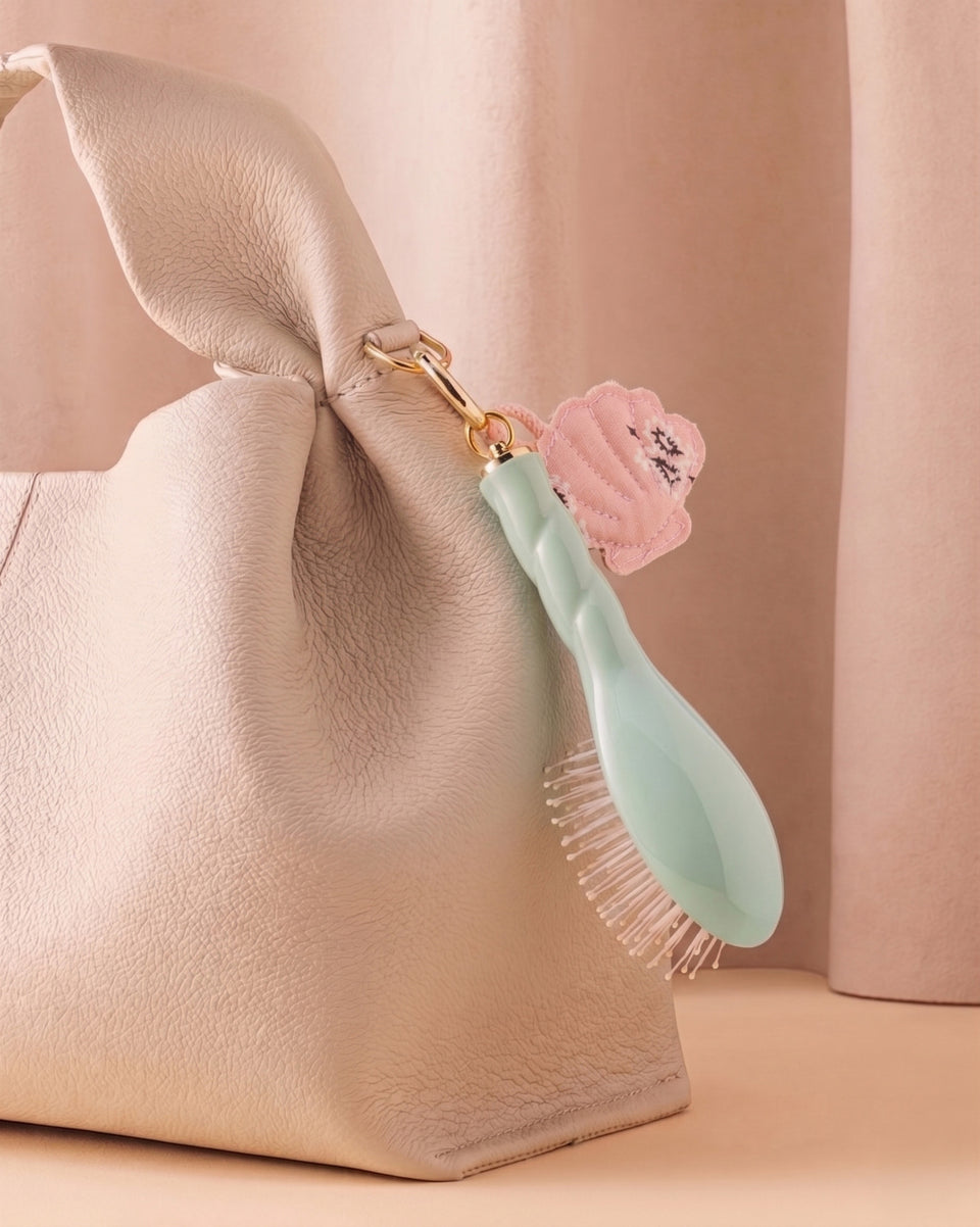 Call It By Your Name x La Bonne Brosse Duo : Micro Brush N.04 Lagoon Blue and its Charm