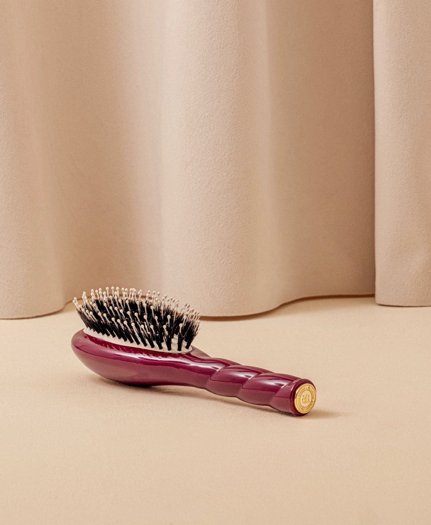 N.03 The Small Gentle Scalp Care Hair Brush The Essential Softness Cherry Red 
