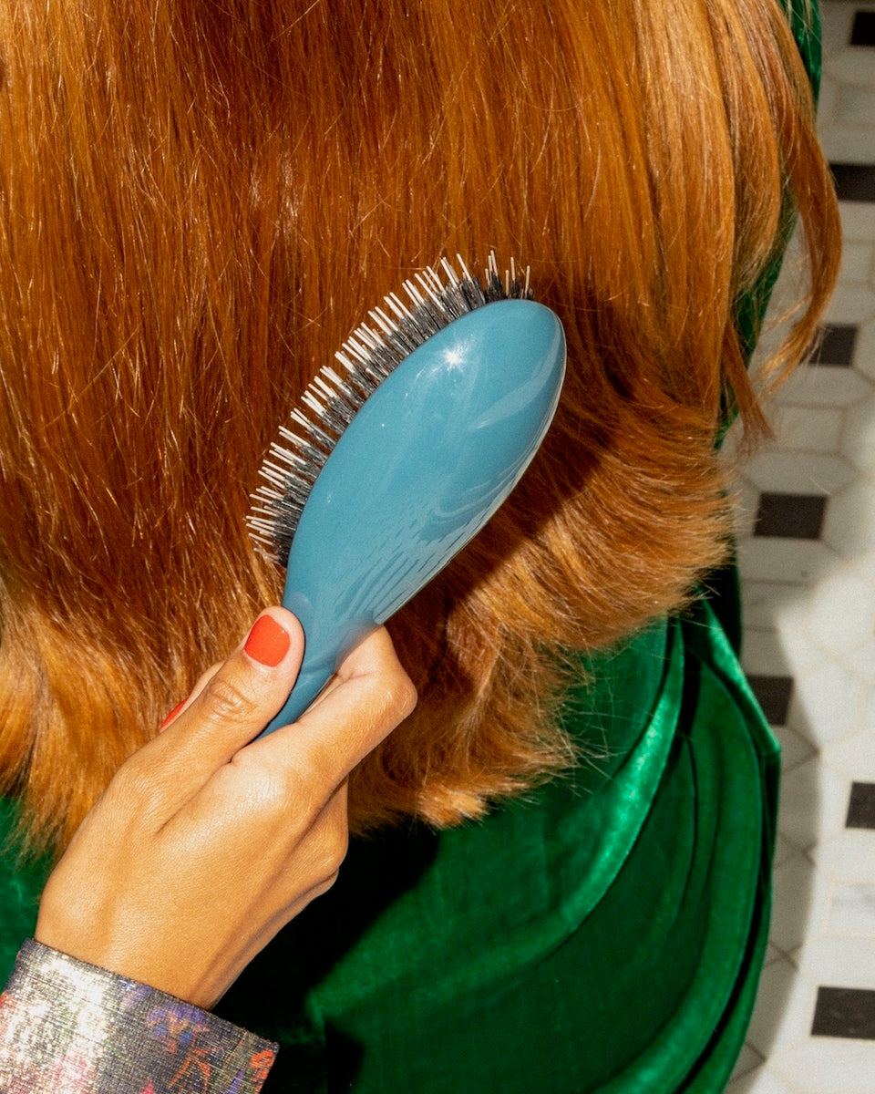 N.02 The Care & Detangling Hair Brush The Essential Blue