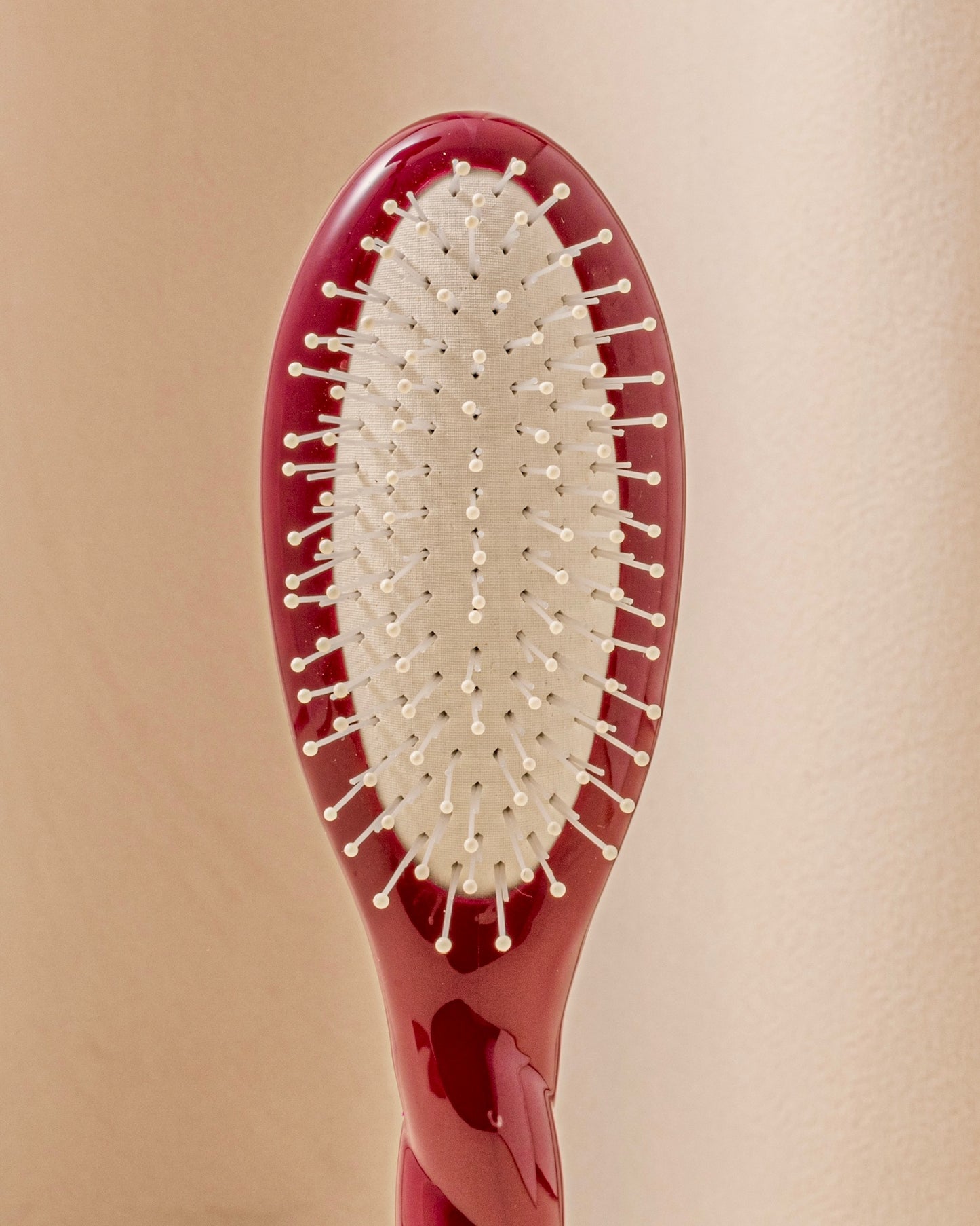 N.04 La Petite Brosse Démêlante & Massante La Miracle Rouge Cerise