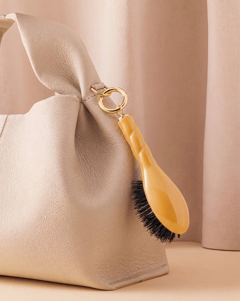 N.01 La Micro Brosse Brillance & Soin l’Universelle Jaune Safran - Image 1