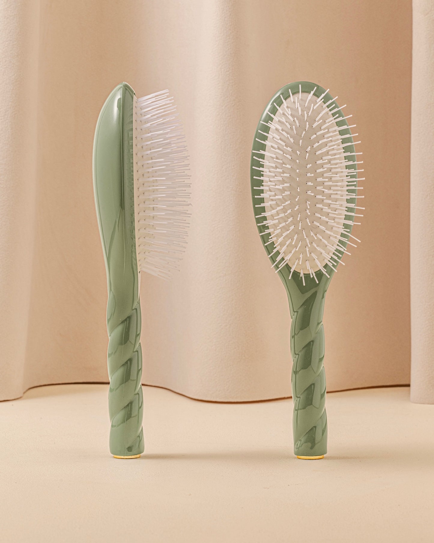Trio : La Bonne Brosse, son Peigne et sa Pochette Vert Amande