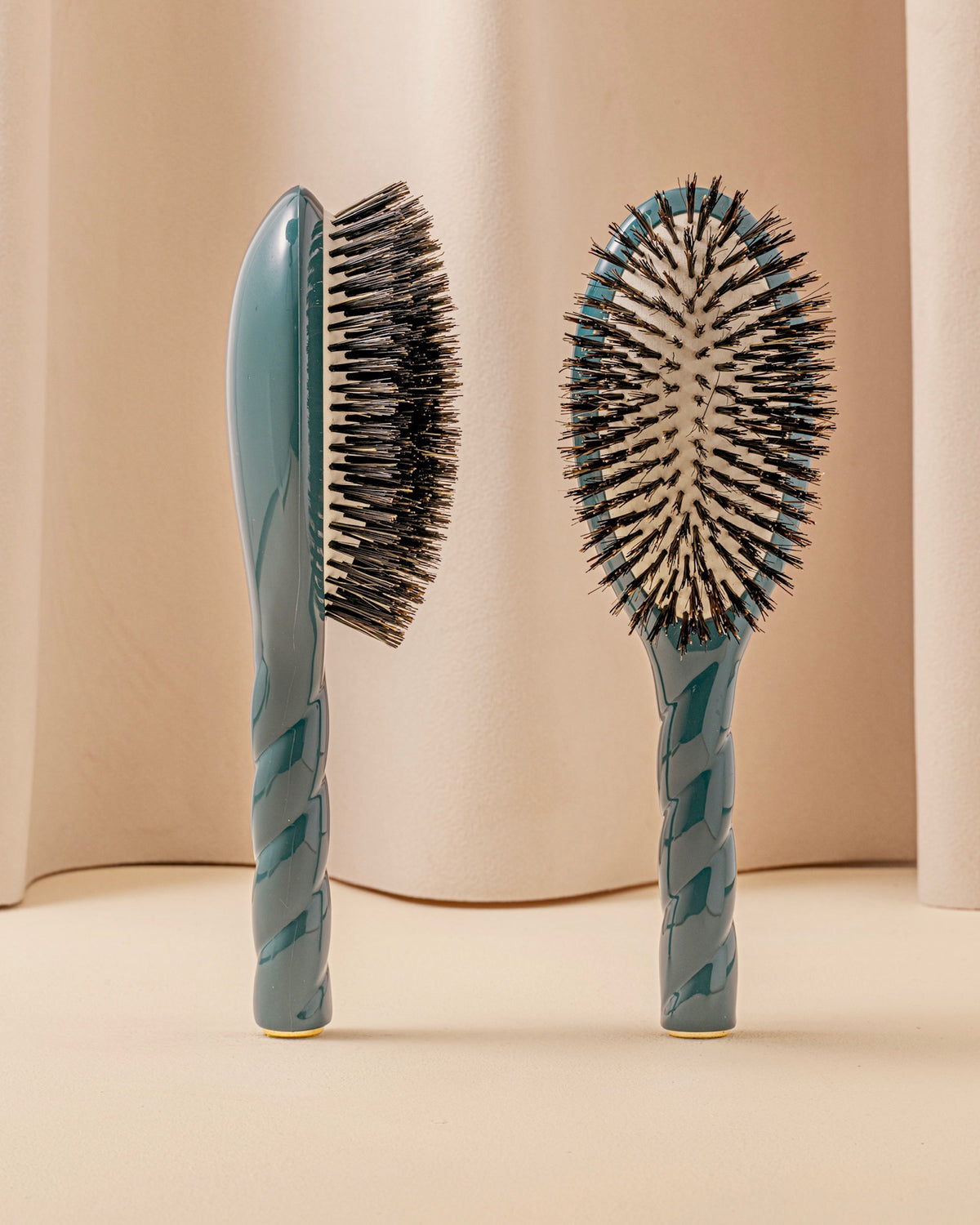 Duo: La Bonne Brosse and Ink Blue Pouch