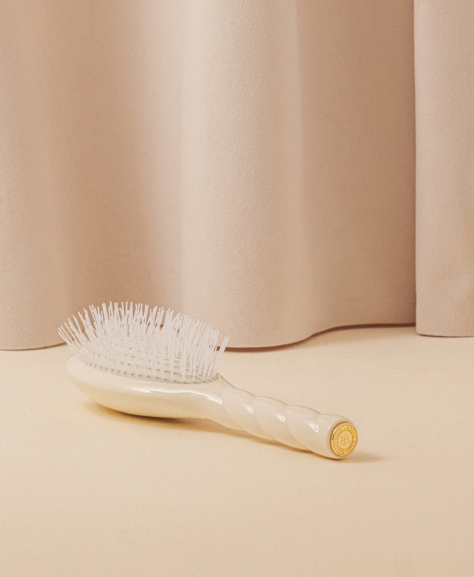 N.07 The Small Stimulating & Detangling Hair Brush The Intense Creamy White