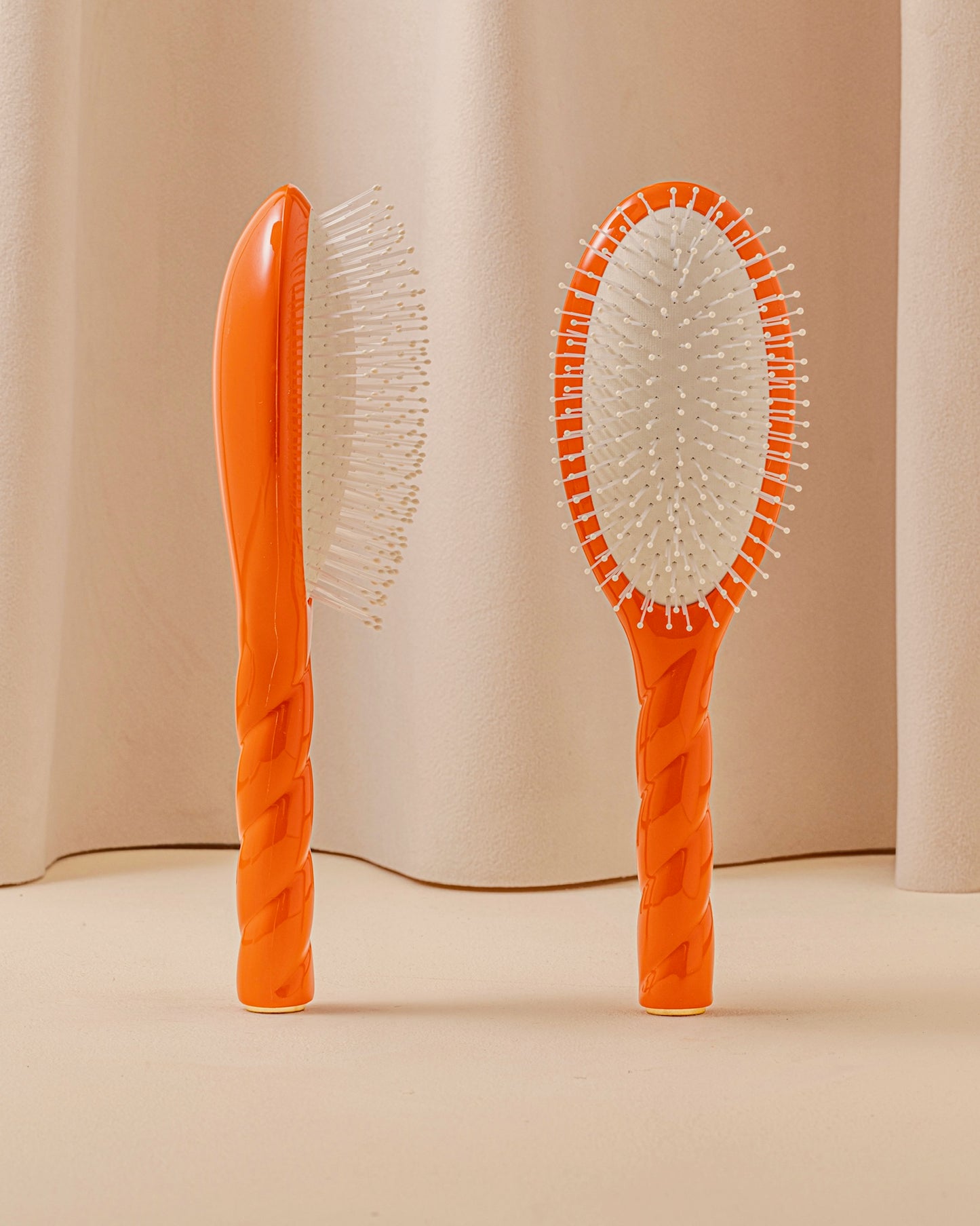 Limited Edition N.04 The Seventies Orange Miracle Detangling Massaging Brush