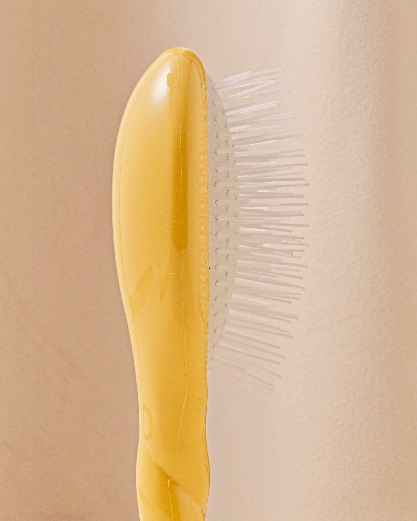 N.07 La Petite Brosse Démêlante & Stimulante l'Intense Jaune Safran