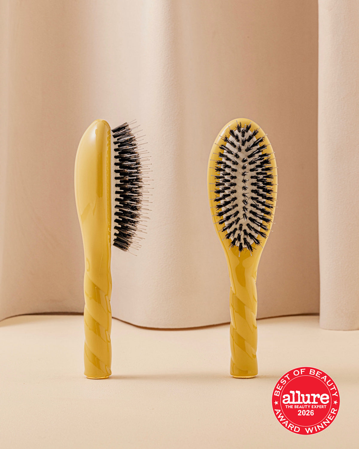 N.02 La Petite Brosse Démêlante & Soin l'Indispensable Jaune Safran