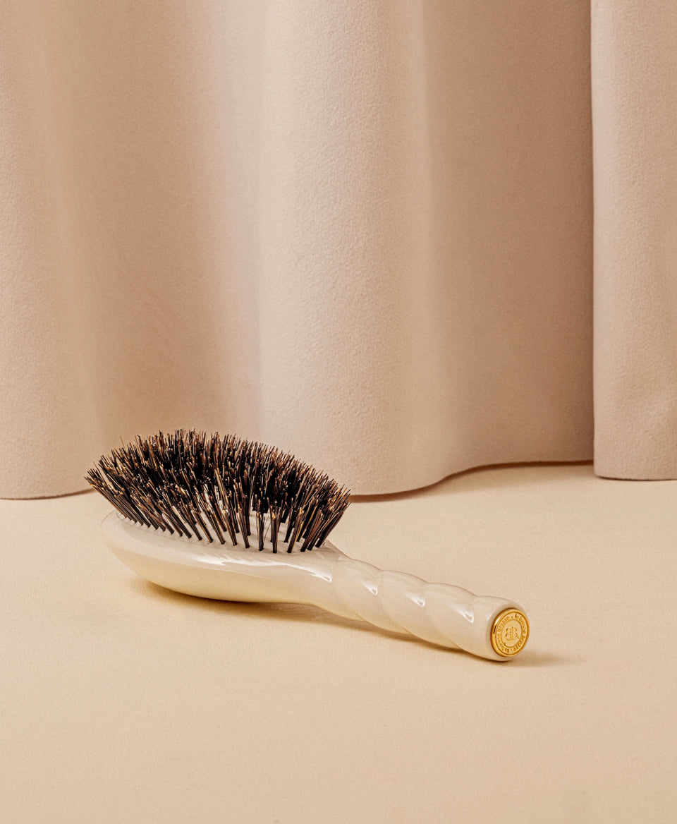 N.01 The Shine & Care Hair Brush The Universal Creamy White