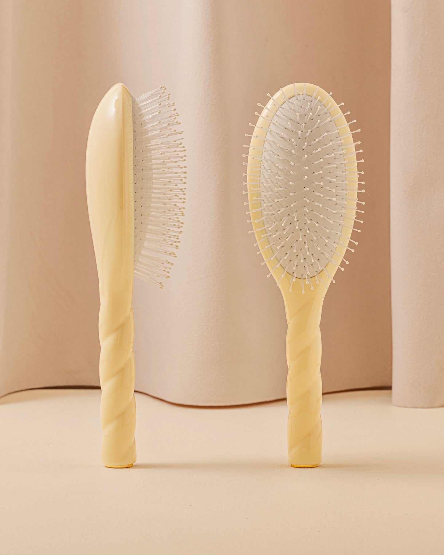 N.04 The Massaging Detangling Hair Brush THE MIRACLE Ivory Cair