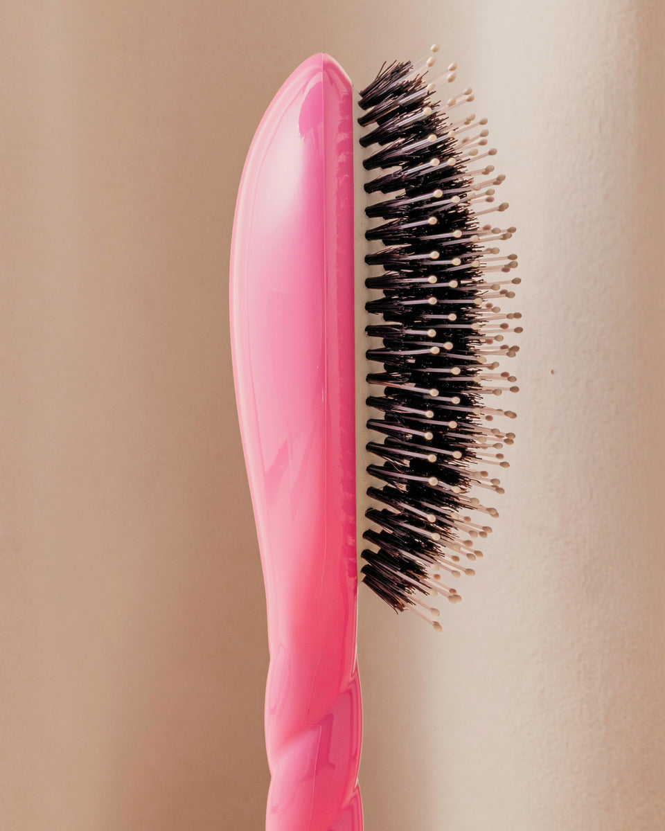 Edition limitée Octobre Rose N.03 La Brosse Cuir Chevelu Sensible l'Indispensable Douceur
