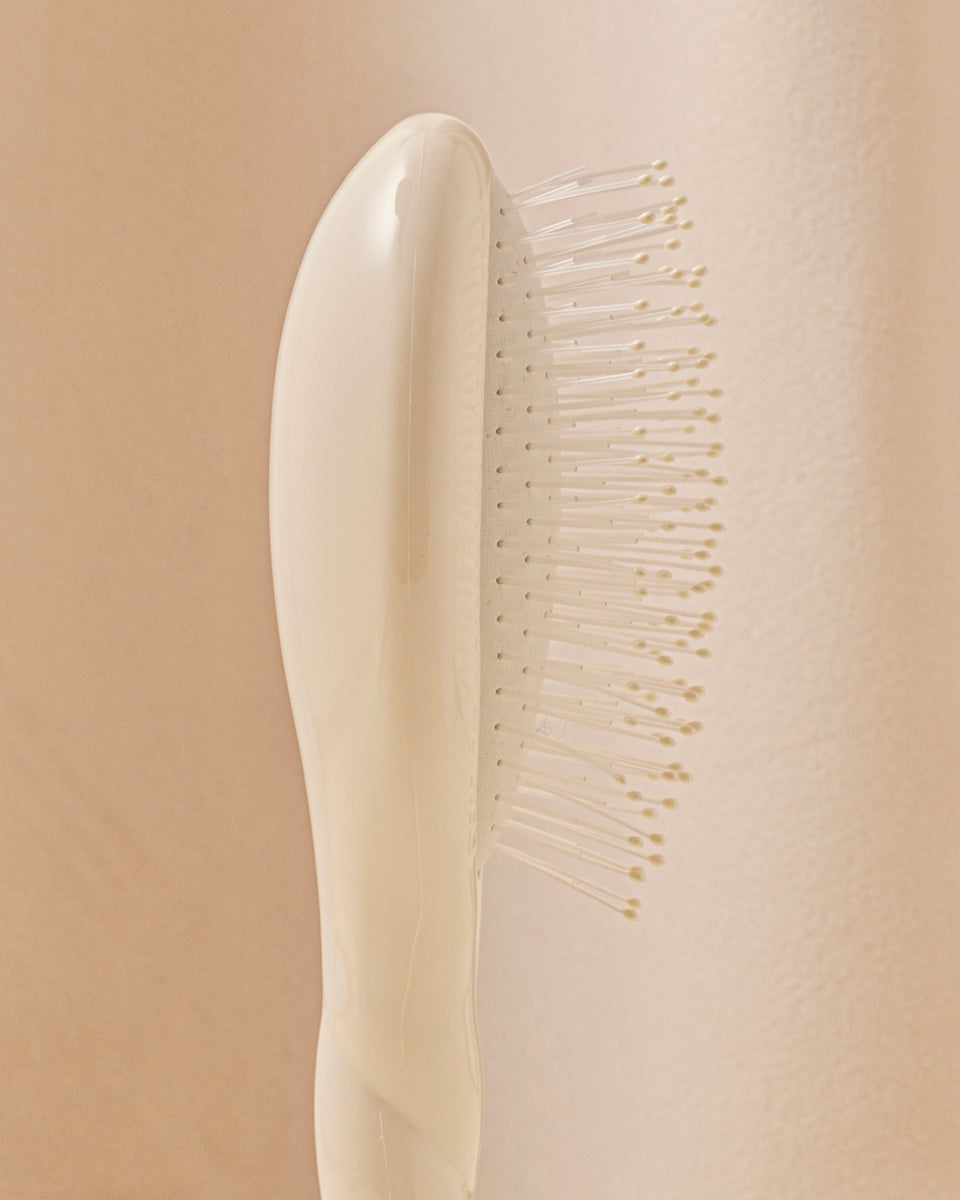 N.04 La Petite Brosse Démêlante & Massante La Miracle Blanc Crème