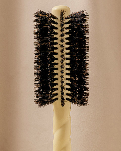 N.08 The Round Blowout Brush Length & Movement Ivory Cair - Image 1