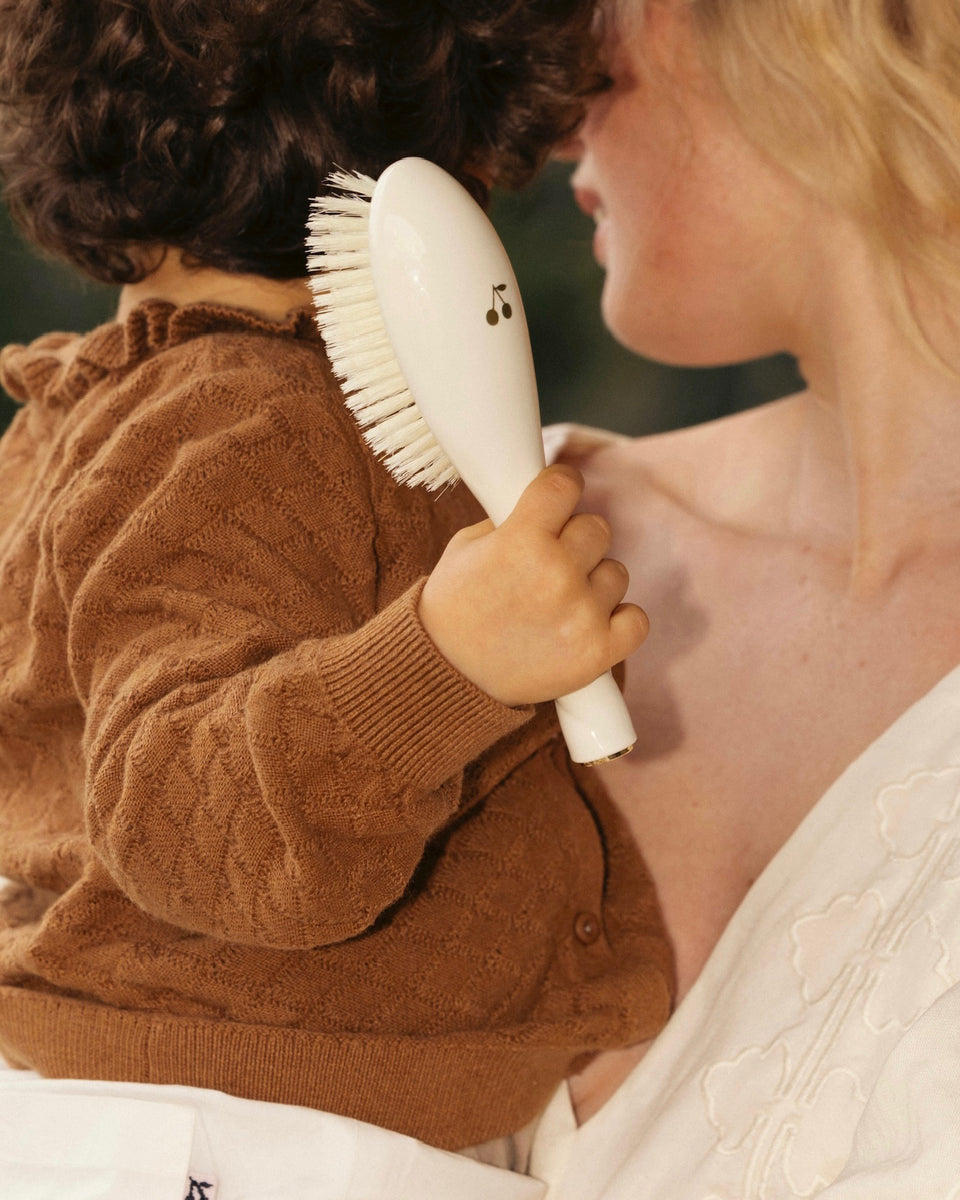 Bonpoint x La Bonne Brosse N.06 Baby Brush Creamy White and its gift pouch