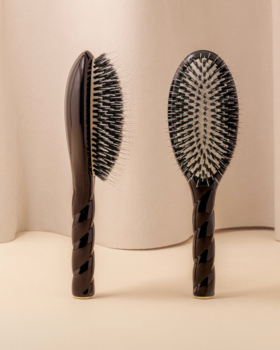 Black Edition N.02 The Care & Detangling HairBrush The Essential