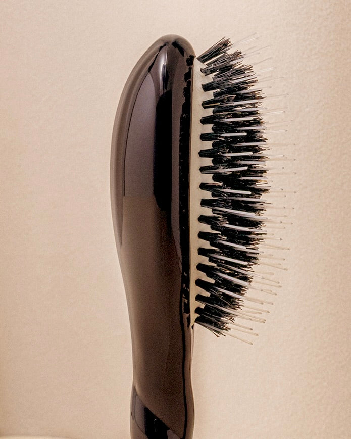 Black Edition N.02 The Small Care & Detangling HairBrush The Essential