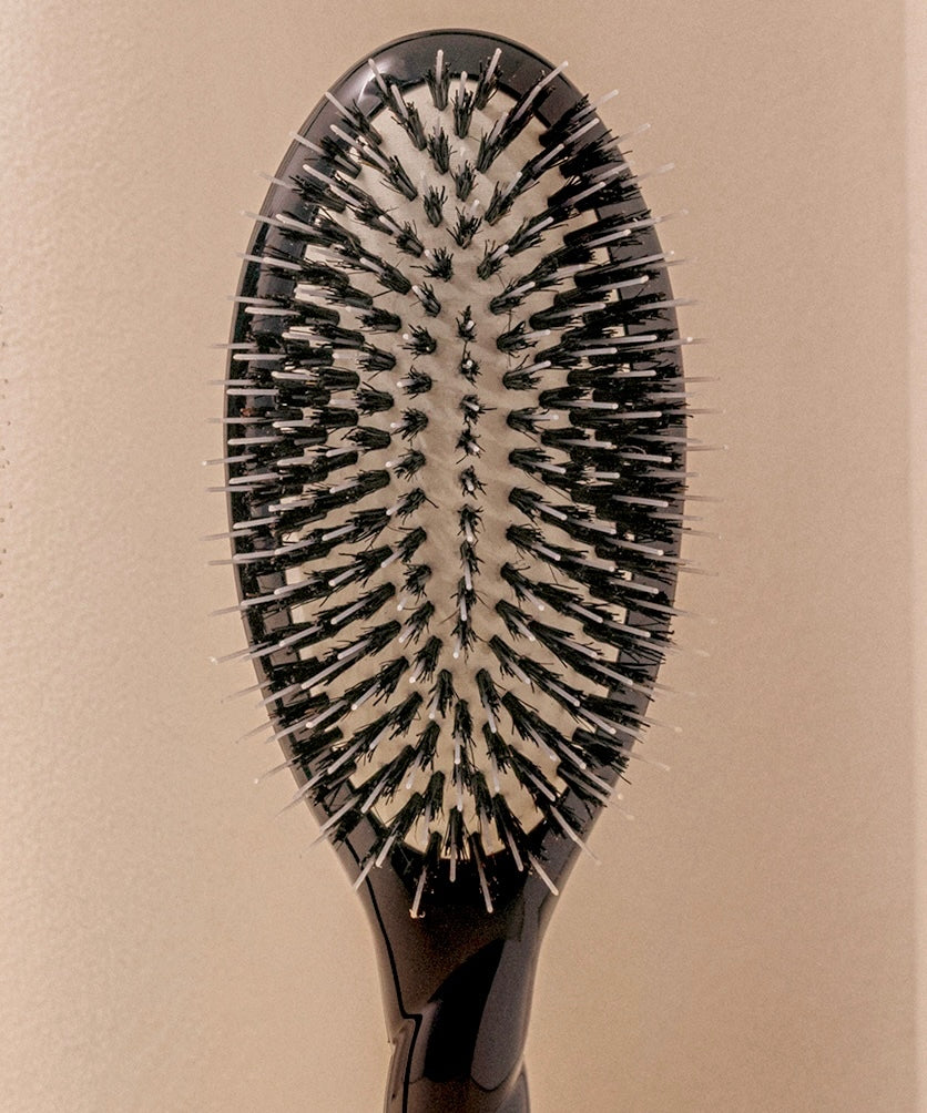Black Edition N.02 The Care & Detangling HairBrush The Essential