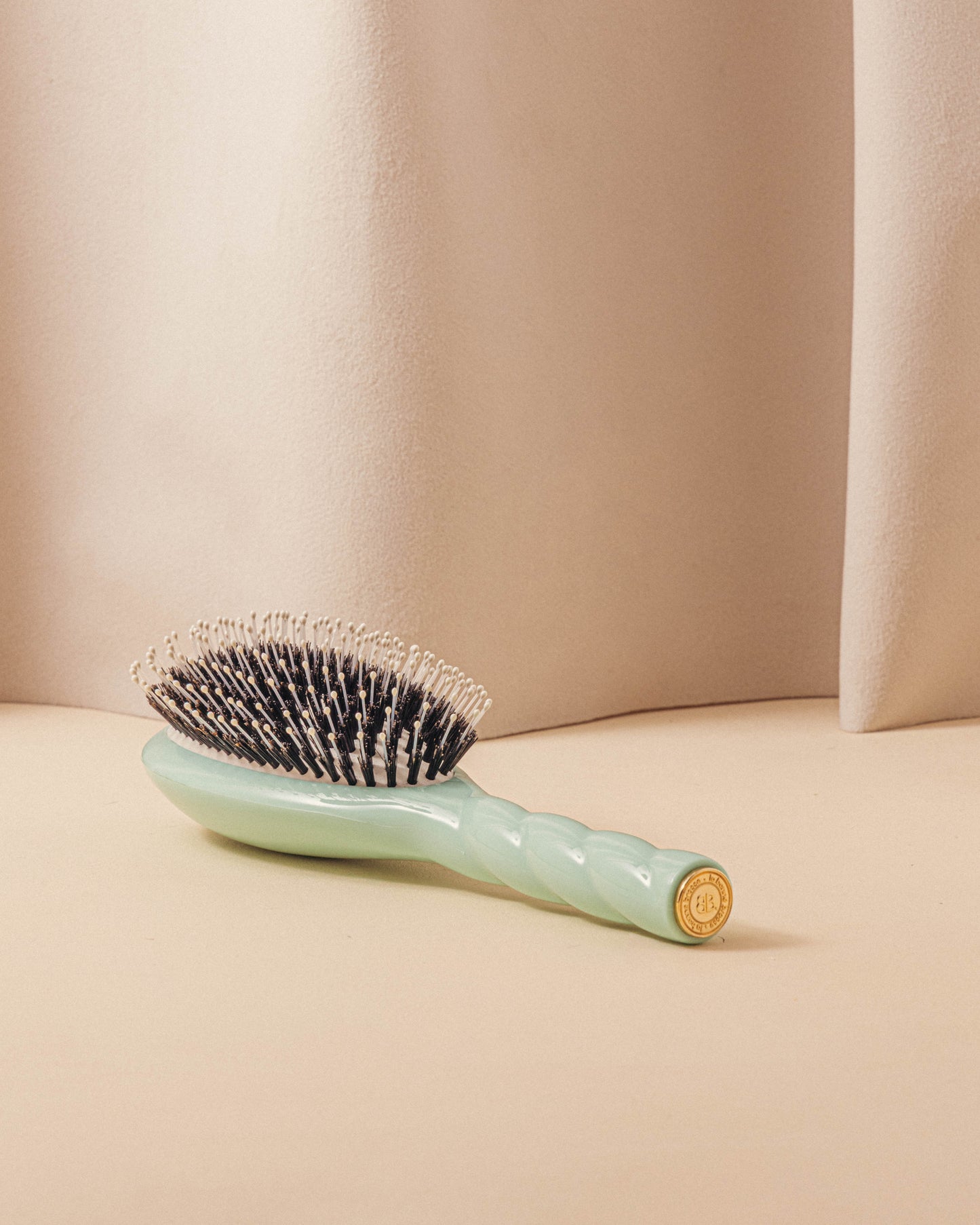 Limited Edition Lagoon Blue N.03 The Sensitive Scalp Hairbrush The Gentle Essential 