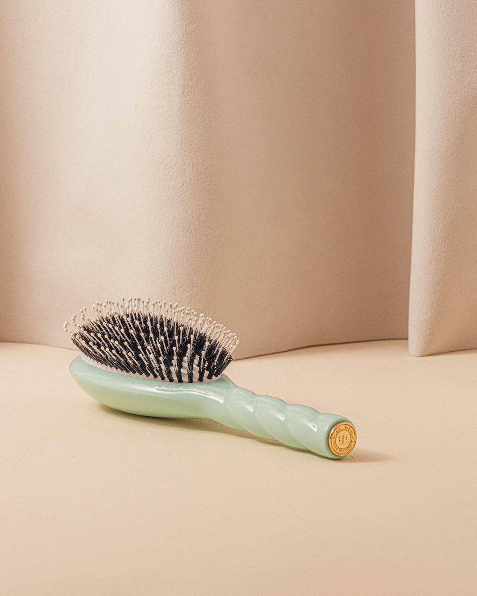Limited Edition Lagoon Blue N.03 The Sensitive Scalp Hairbrush The Gentle Essential 