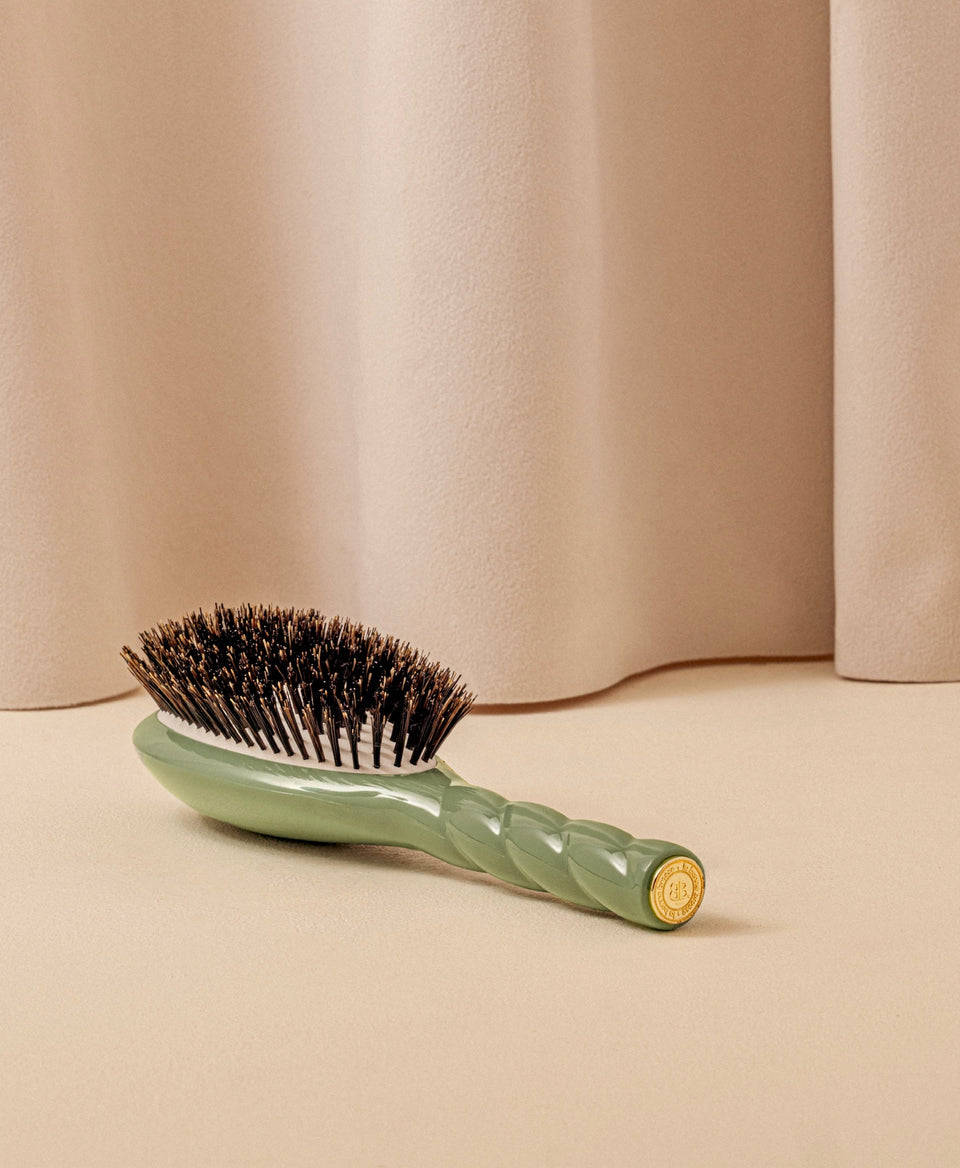 N.01 The Shine & Care Hair Brush The Universal Almond Green